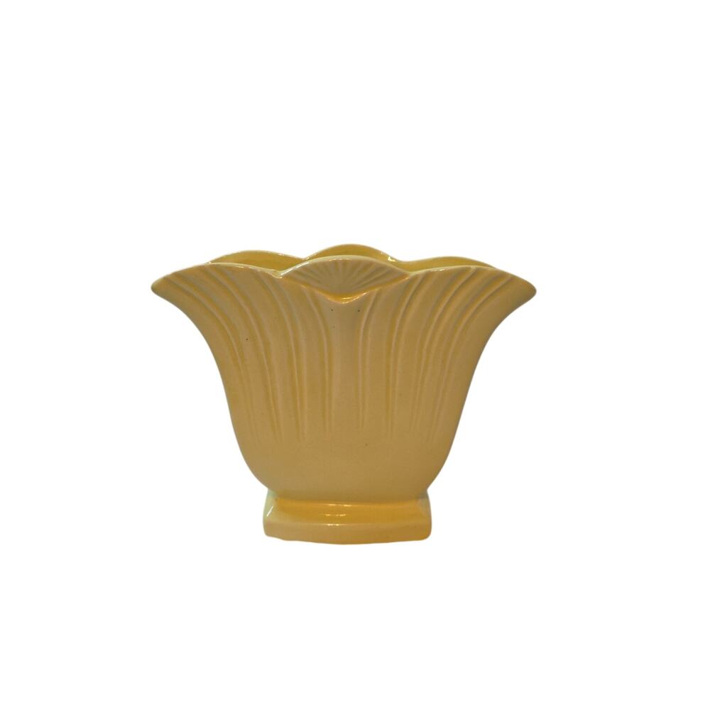 Vintage RRP Co. Roseville, Ohio Yellow Deco Fan Vase - No chips or cracks RARE!
